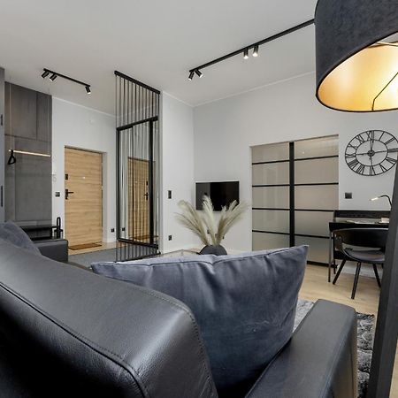 Exclusive Grey And Red Apartment In Warsaw Center By Noclegi Renters المظهر الخارجي الصورة